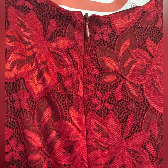 Elegant Red Floral Lace Dress - Picture 4 of 8